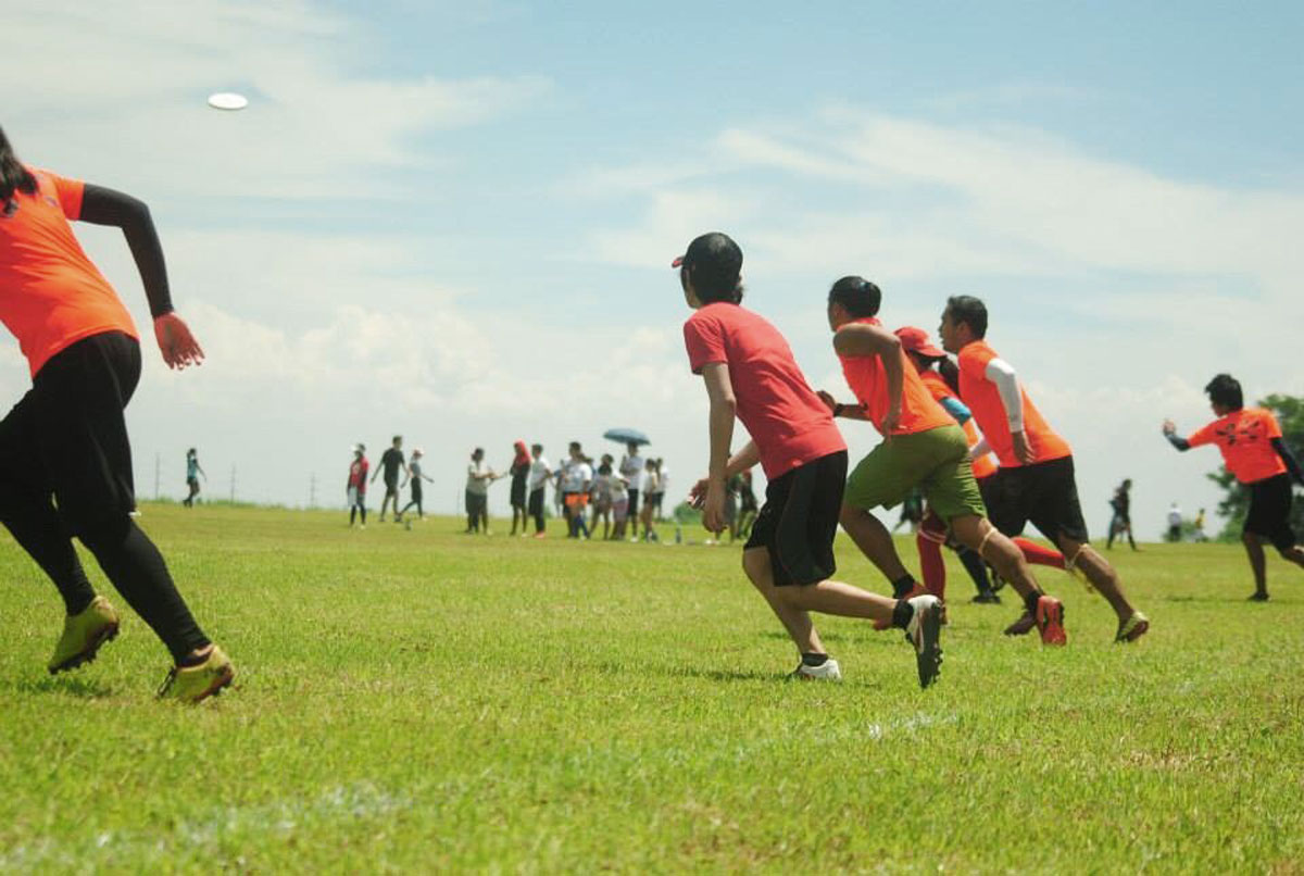 College students playing ultimate frisbee