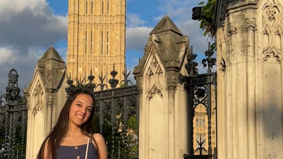 Divyanshi Saha in front of Big Ben