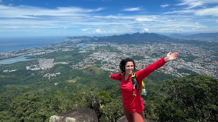 Living in Multiple Time Zones: A Guide to Staying Connected While on Study Abroad