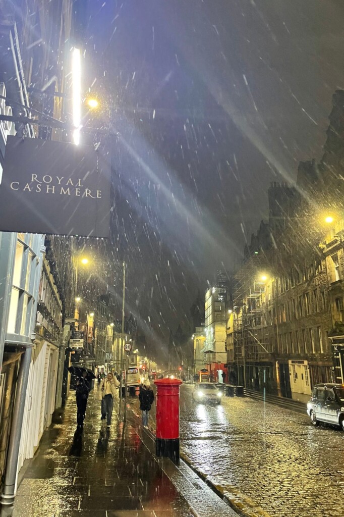 Heavy rain pouring down on the Royal Mile, Edinburgh