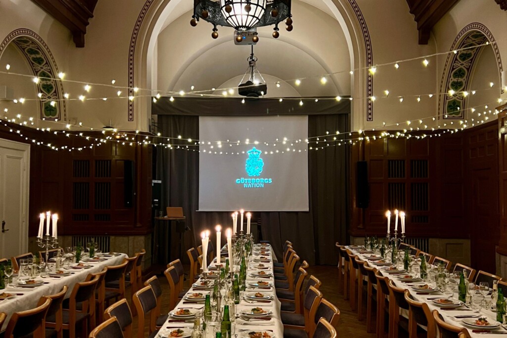 Sittning hall with candles and formal table settings