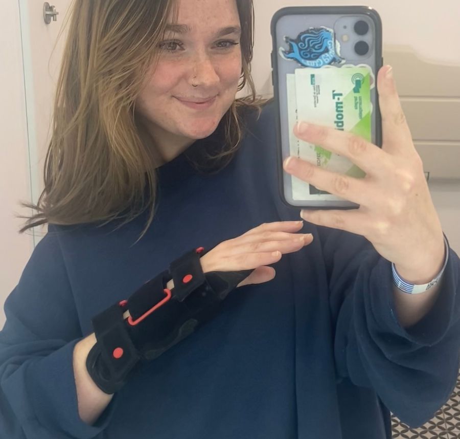 Lila Franco with a broken wrist taking a selfie
